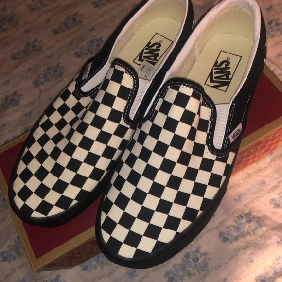 NIB Vans Men’s 9.5 Women’s 11 Black and White Checkerboard Slip-On Sneakers NEW - Picture 2 of 7